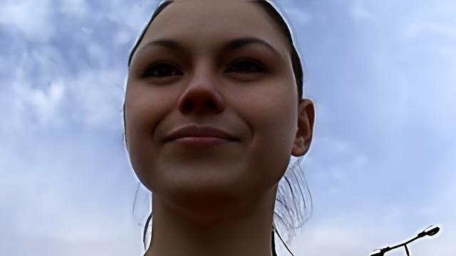 Грудастая баба в черном белье трахается с любовником у машины