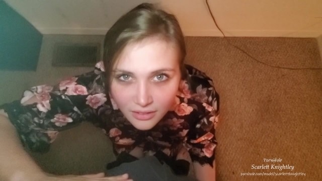 Молодая потаскушка влюблена в сорокалетнего мужика и делает ему горловой минет