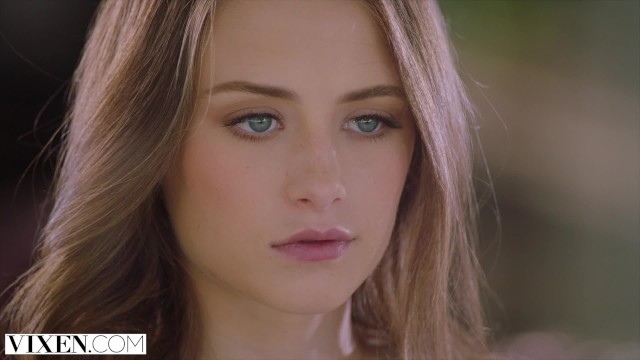Классический секс лысого мужчины с молодой худышкой после куннилингуса