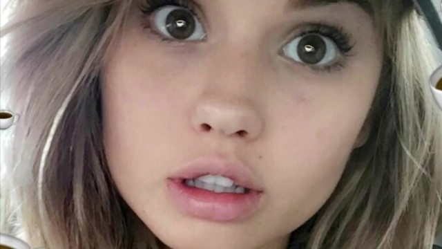 Подборка эротических кадров с сексуальной актрисой Debby Ryan