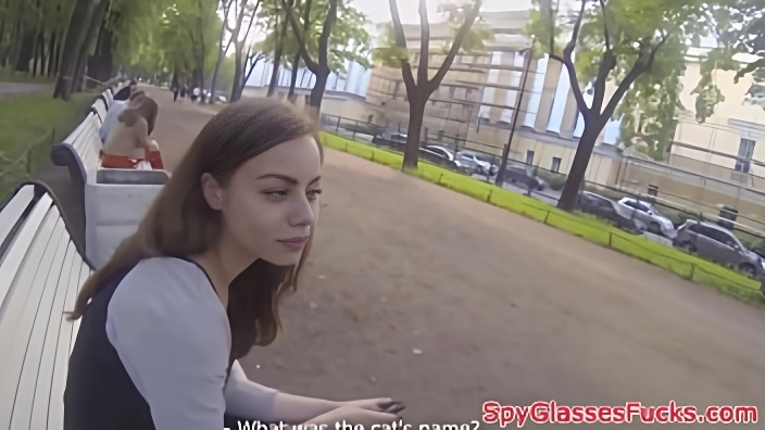 Пикапер познакомился в парке с худощавой телкой и развел ее на секс