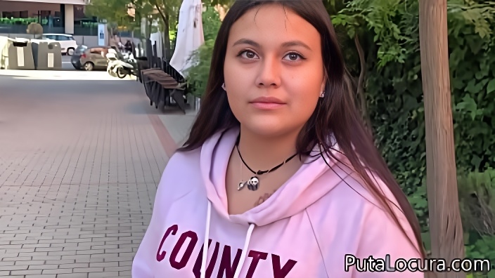 Пикапер познакомился на улице с молодой латинкой, которую привел домой и трахнул