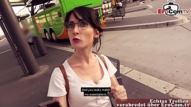 Мачо натянул замужнюю мамочку в очках в машине и на улице