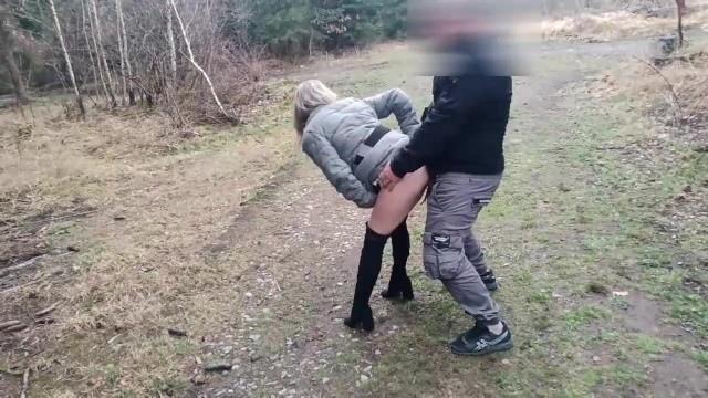 Public Agent fuck milf bitch in the woods outside piss it out