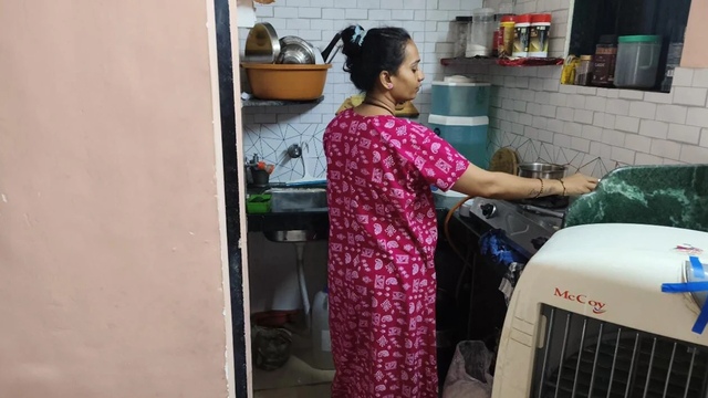 The owner lifted tha saree in tha kitchen to tha maid