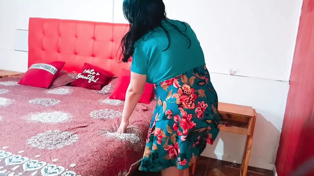 stepmother with big ass dissatisfied and her husband working I put my cock in her pussy